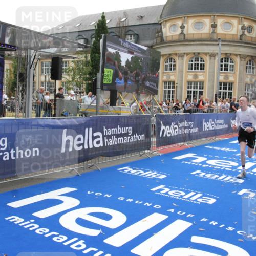 29.06.2025 - hella hamburg halbmarathon Michael Strokosch http://msf.ph/oto/8447328 29.06.2025 10:28:12 Ziel 14757, 15883 meine-sportfotos.de