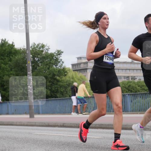29.06.2025 - hella hamburg halbmarathon Luisa Fischer http://msf.ph/oto/8447334 29.06.2025 10:29:39 Kennedybrücke 12945, 12946, 1479, 1973, 3617, 4358, 6159, 6637, 10465 meine-sportfotos.de