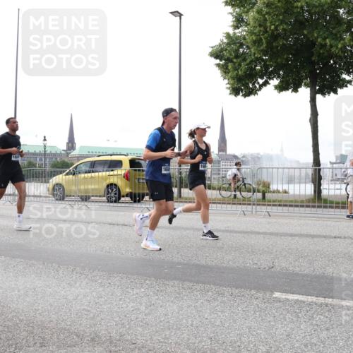 29.06.2025 - hella hamburg halbmarathon Lena Gebhardt http://msf.ph/oto/8447366 29.06.2025 10:30:15 Lombardsbrücke 8792, 16604, 1097, 1547, 1694, 2302, 2699, 2901, 3443, 3573, 3613, 4575, 4580, 4819, 5063, 5322, 6598, 6616, 6626, 8388, 8792, 8941, 9095, 10162, 10880, 11376, 12305, 12349, 12350, 12460, 12461, 12504, 12537, 12687, 12688, 12710, 13031, 13418, 14304, 14421, 15266, 15789, 15938, 16182, 16504, 16601, 16604, 16735, 16769, 16864, 17529, 18046, 18503, 18671 meine-sportfotos.de