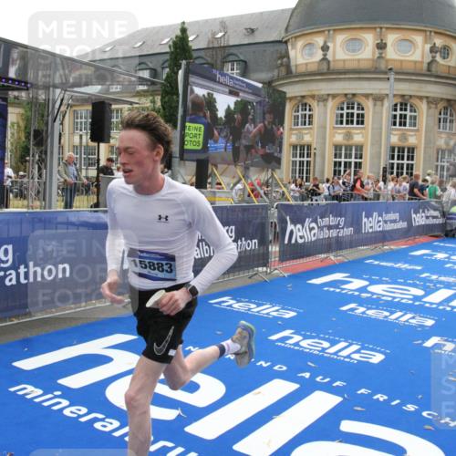 29.06.2025 - hella hamburg halbmarathon Michael Strokosch http://msf.ph/oto/8447388 29.06.2025 10:28:13 Ziel 15883 meine-sportfotos.de