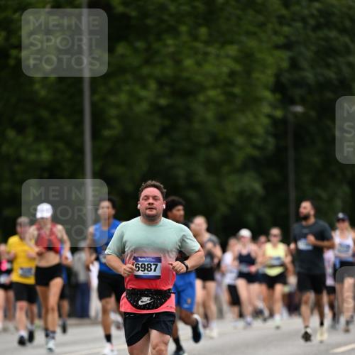29.06.2025 - hella hamburg halbmarathon Dr. Thomas Lammeyer http://msf.ph/oto/8447390 29.06.2025 10:58:39 Kennedybrücke 2372, 2600, 2761, 3187, 3249, 3364, 4039, 4323, 4685, 4720, 4838, 5309, 5856, 5933, 6468, 6583, 6987, 7614, 7670, 7946, 7986, 9130, 9138, 9503, 9771, 10207, 11354 meine-sportfotos.de