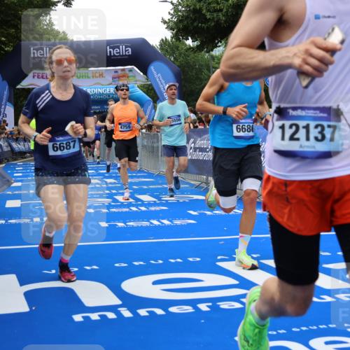 29.06.2025 - hella hamburg halbmarathon Strokosch-Dieckow http://msf.ph/oto/8447394 29.06.2025 10:39:08 Ziel 1164, 1445, 1803, 2044, 2262, 3282, 4565, 4759, 5752, 6686, 6687, 8925, 11305, 11619, 12046, 12137, 13729, 14311, 15556, 16656, 16820, 17668, 18149, 18547 meine-sportfotos.de