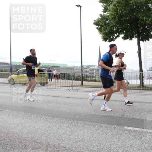 29.06.2025 - hella hamburg halbmarathon Lena Gebhardt http://msf.ph/oto/8447405 29.06.2025 10:30:15 Lombardsbrücke 12710, 879, 1804, 1097, 1547, 1694, 2302, 2699, 2901, 3443, 3573, 3613, 4575, 4580, 4819, 5063, 5322, 6598, 6616, 6626, 8388, 8792, 8941, 9095, 10162, 10880, 11376, 12305, 12349, 12350, 12460, 12461, 12504, 12537, 12687, 12688, 12710, 13031, 13418, 14304, 14421, 15266, 15789, 15938, 16182, 16504, 16601, 16604, 16735, 16769, 16864, 17529, 18046, 18503, 18671 meine-sportfotos.de