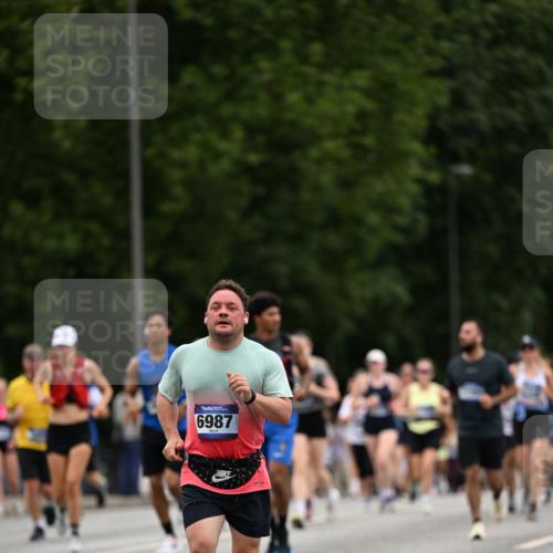 29.06.2025 - hella hamburg halbmarathon Dr. Thomas Lammeyer http://msf.ph/oto/8447412 29.06.2025 10:58:39 Kennedybrücke 2372, 2600, 2761, 3187, 3249, 3364, 4039, 4323, 4685, 4720, 4838, 5309, 5856, 5933, 6468, 6583, 6987, 7614, 7670, 7946, 7986, 9130, 9138, 9503, 9771, 10207, 11354 meine-sportfotos.de