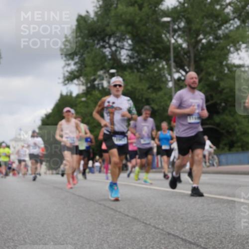 29.06.2025 - hella hamburg halbmarathon Luisa Fischer http://msf.ph/oto/8447413 29.06.2025 10:29:43 Kennedybrücke 14179, 1973, 3617, 4267, 4268, 4315, 4358, 5494, 6159, 6637, 8281 meine-sportfotos.de