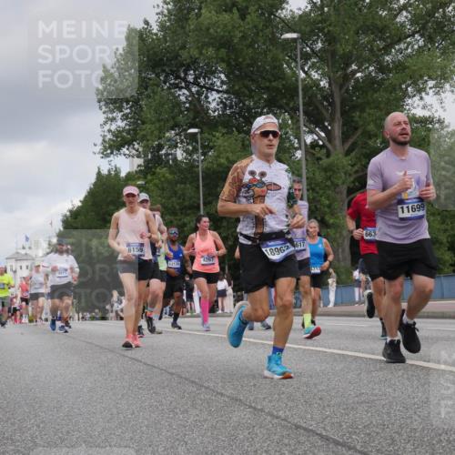 29.06.2025 - hella hamburg halbmarathon Luisa Fischer http://msf.ph/oto/8447423 29.06.2025 10:29:43 Kennedybrücke 10104, 8674, 9811, 6159, 4267, 12126, 18962, 617, 4315, 663, 11699, 1973, 3617, 4267, 4268, 4315, 4358, 5494, 6159, 6637, 8281 meine-sportfotos.de