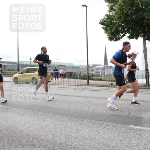 29.06.2025 - hella hamburg halbmarathon Lena Gebhardt http://msf.ph/oto/8447427 29.06.2025 10:30:15 Lombardsbrücke 3573, 1804, 12710, 1097, 1547, 1694, 2302, 2699, 2901, 3443, 3573, 3613, 4575, 4580, 4819, 5063, 5322, 6598, 6616, 6626, 8388, 8792, 8941, 9095, 10162, 10880, 11376, 12305, 12349, 12350, 12460, 12461, 12504, 12537, 12687, 12688, 12710, 13031, 13418, 14304, 14421, 15266, 15789, 15938, 16182, 16504, 16601, 16604, 16735, 16769, 16864, 17529, 18046, 18503, 18671 meine-sportfotos.de