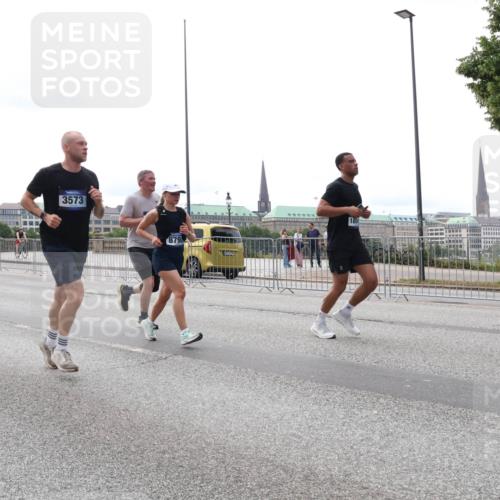 29.06.2025 - hella hamburg halbmarathon Lena Gebhardt http://msf.ph/oto/8447454 29.06.2025 10:30:15 Lombardsbrücke 3573, 879, 1097, 1547, 1694, 2302, 2699, 2901, 3443, 3573, 3613, 4575, 4580, 4819, 5063, 5322, 6598, 6616, 6626, 8388, 8792, 8941, 9095, 10162, 10880, 11376, 12305, 12349, 12350, 12460, 12461, 12504, 12537, 12687, 12688, 12710, 13031, 13418, 14304, 14421, 15266, 15789, 15938, 16182, 16504, 16601, 16604, 16735, 16769, 16864, 17529, 18046, 18503, 18671 meine-sportfotos.de