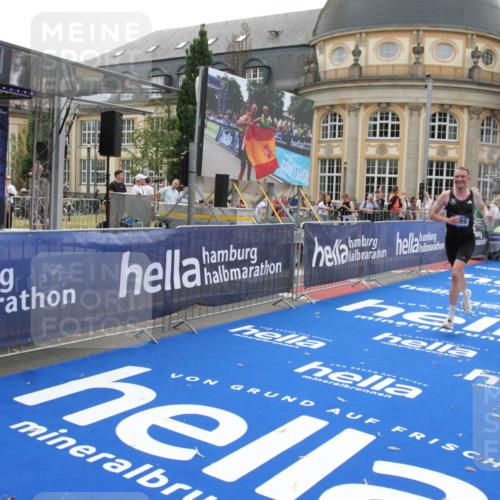 29.06.2025 - hella hamburg halbmarathon Michael Strokosch http://msf.ph/oto/8447491 29.06.2025 10:28:20 Ziel 3075, 7389, 12529, 16711 meine-sportfotos.de