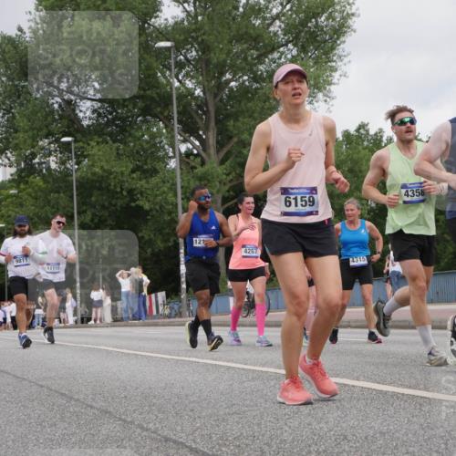 29.06.2025 - hella hamburg halbmarathon Luisa Fischer http://msf.ph/oto/8447496 29.06.2025 10:29:47 Kennedybrücke 9811, 11110, 121, 4267, 6159, 4315, 4358, 7049, 3617, 4267, 4268, 4315, 4358, 5494, 6159, 6637, 8281, 8306, 8942, 9811, 10104 meine-sportfotos.de