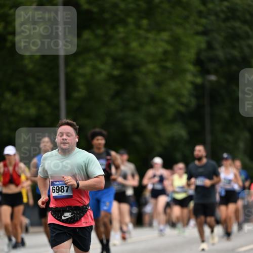 29.06.2025 - hella hamburg halbmarathon Dr. Thomas Lammeyer http://msf.ph/oto/8447497 29.06.2025 10:58:39 Kennedybrücke 2372, 2600, 2761, 3187, 3249, 3364, 4039, 4323, 4685, 4720, 4838, 5309, 5856, 5933, 6468, 6583, 6987, 7614, 7670, 7946, 7986, 9130, 9138, 9503, 9771, 10207, 11354 meine-sportfotos.de