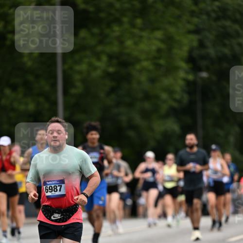 29.06.2025 - hella hamburg halbmarathon Dr. Thomas Lammeyer http://msf.ph/oto/8447511 29.06.2025 10:58:40 Kennedybrücke 2372, 2600, 2761, 3187, 3249, 3364, 4039, 4323, 4685, 4720, 4838, 5309, 5856, 5933, 6468, 6583, 6987, 7614, 7670, 7946, 7986, 9130, 9503, 9771, 10207, 11354 meine-sportfotos.de