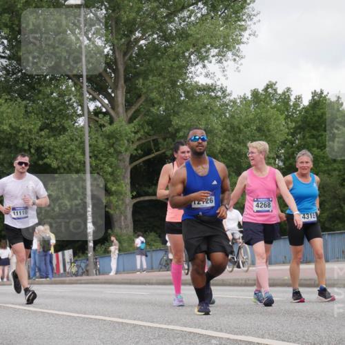 29.06.2025 - hella hamburg halbmarathon Luisa Fischer http://msf.ph/oto/8447517 29.06.2025 10:29:47 Kennedybrücke 9811, 11110, 12126, 4268, 4315, 3617, 4267, 4268, 4315, 4358, 5494, 6159, 6637, 8281, 8306, 8942, 9811, 10104 meine-sportfotos.de