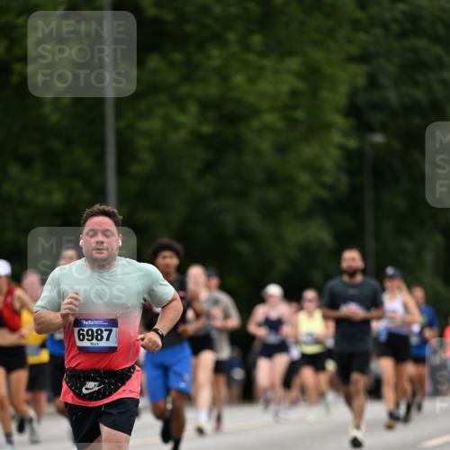 29.06.2025 - hella hamburg halbmarathon Dr. Thomas Lammeyer http://msf.ph/oto/8447528 29.06.2025 10:58:40 Kennedybrücke 2372, 2600, 2761, 3187, 3249, 3364, 4039, 4323, 4685, 4720, 4838, 5309, 5856, 5933, 6468, 6583, 6987, 7614, 7670, 7946, 7986, 9130, 9503, 9771, 10207, 11354 meine-sportfotos.de