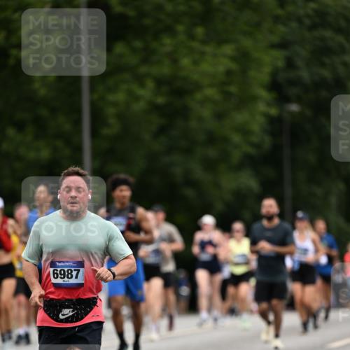 29.06.2025 - hella hamburg halbmarathon Dr. Thomas Lammeyer http://msf.ph/oto/8447537 29.06.2025 10:58:40 Kennedybrücke 2372, 2600, 2761, 3187, 3249, 3364, 4039, 4323, 4685, 4720, 4838, 5309, 5856, 5933, 6468, 6583, 6987, 7614, 7670, 7946, 7986, 9130, 9503, 9771, 10207, 11354 meine-sportfotos.de
