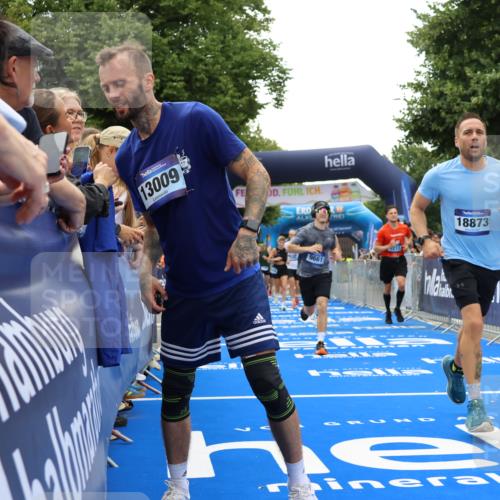29.06.2025 - hella hamburg halbmarathon Strokosch-Dieckow http://msf.ph/oto/8447549 29.06.2025 10:48:53 Ziel 1381, 1452, 1884, 1892, 2260, 3213, 3985, 7067, 8821, 8889, 9482, 9661, 9695, 11519, 12421, 12534, 13009, 13183, 13688, 13976, 15309, 16653, 17007, 18873 meine-sportfotos.de