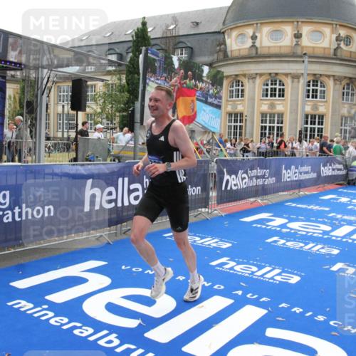 29.06.2025 - hella hamburg halbmarathon Michael Strokosch http://msf.ph/oto/8447556 29.06.2025 10:28:21 Ziel 3075, 7389, 12529, 14140, 16711 meine-sportfotos.de