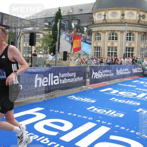 29.06.2025 - hella hamburg halbmarathon Michael Strokosch http://msf.ph/oto/8447567 29.06.2025 10:28:21 Ziel 3075, 7389, 12529, 14140, 16711 meine-sportfotos.de