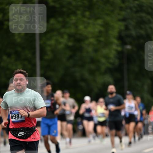 29.06.2025 - hella hamburg halbmarathon Dr. Thomas Lammeyer http://msf.ph/oto/8447572 29.06.2025 10:58:40 Kennedybrücke 2372, 2600, 2761, 3187, 3249, 3364, 4039, 4323, 4685, 4720, 4838, 5309, 5856, 5933, 6468, 6583, 6987, 7614, 7670, 7946, 7986, 9130, 9503, 9771, 10207, 11354 meine-sportfotos.de