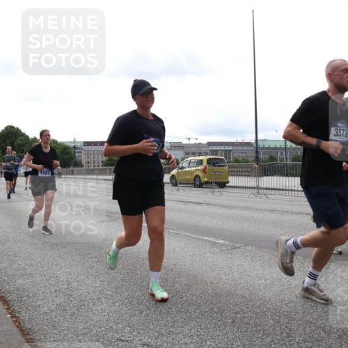 29.06.2025 - hella hamburg halbmarathon Lena Gebhardt http://msf.ph/oto/8447576 29.06.2025 10:30:16 Lombardsbrücke 1097, 3573, 879, 1097, 1547, 1647, 1694, 2302, 2699, 2901, 3443, 3573, 3613, 4575, 4580, 4819, 5063, 5322, 6598, 6616, 6626, 8388, 8792, 8941, 9095, 10162, 10880, 12305, 12349, 12350, 12460, 12461, 12504, 12537, 12687, 12688, 12710, 13031, 13418, 14304, 14421, 15266, 15757, 15789, 15938, 16182, 16504, 16601, 16604, 16735, 16769, 16864, 17529, 18046, 18503, 18671 meine-sportfotos.de