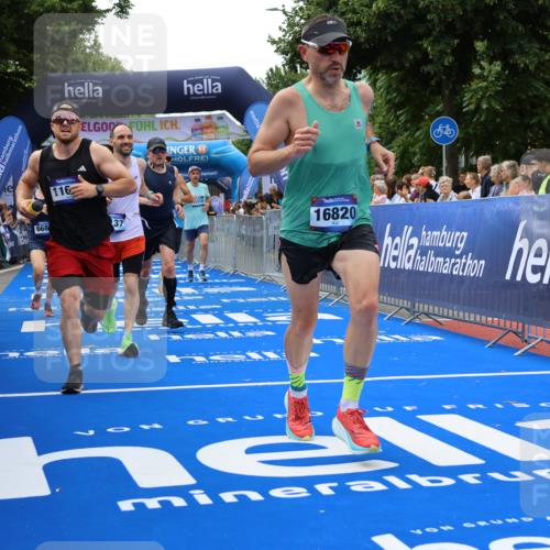 29.06.2025 - hella hamburg halbmarathon Strokosch-Dieckow http://msf.ph/oto/8447586 29.06.2025 10:39:06 Ziel 1164, 1445, 1803, 2262, 3282, 4359, 4759, 6682, 6686, 6687, 11305, 11447, 11619, 12137, 13729, 14311, 15556, 16656, 16820, 17668, 18149, 18547, 18734, 19151 meine-sportfotos.de