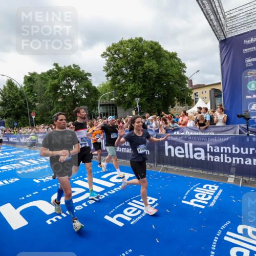 29.06.2025 - hella hamburg halbmarathon Zöllner http://msf.ph/oto/8447592 29.06.2025 10:58:08 Ziel 1563, 1611, 3141, 4319, 4579, 6531, 6892, 8089, 10036, 10408, 11832, 12773, 13666, 15090, 15189, 15527 meine-sportfotos.de