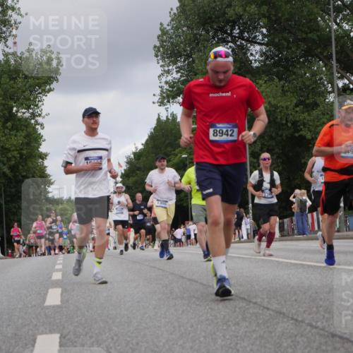 29.06.2025 - hella hamburg halbmarathon Luisa Fischer http://msf.ph/oto/8447597 29.06.2025 10:29:52 Kennedybrücke 1300, 8942, 94, 1300, 4267, 4268, 4315, 4844, 5494, 8281, 8306, 8674, 8942, 9811, 10104 meine-sportfotos.de
