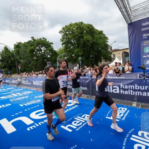 29.06.2025 - hella hamburg halbmarathon Zöllner http://msf.ph/oto/8447607 29.06.2025 10:58:08 Ziel 1563, 1611, 3141, 4319, 4579, 6531, 6892, 8089, 10036, 10408, 11832, 12773, 13666, 15090, 15189, 15527 meine-sportfotos.de