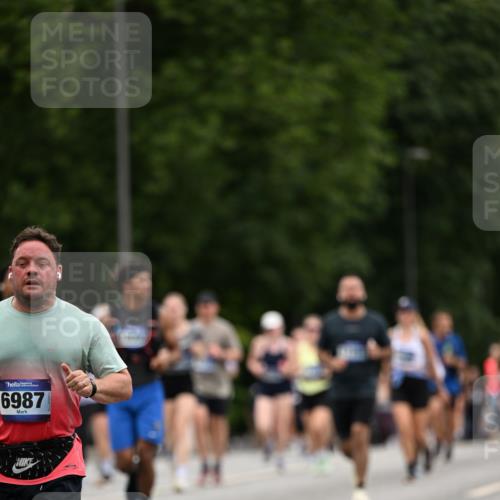 29.06.2025 - hella hamburg halbmarathon Dr. Thomas Lammeyer http://msf.ph/oto/8447610 29.06.2025 10:58:41 Kennedybrücke 2372, 2600, 2761, 3187, 3249, 3364, 4039, 4323, 4685, 4720, 4838, 5309, 5856, 5933, 6468, 6583, 6987, 7614, 7670, 7874, 7946, 7986, 9130, 9503, 9771, 10207, 11354 meine-sportfotos.de
