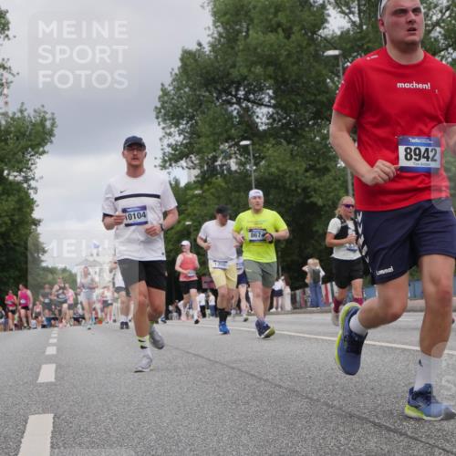 29.06.2025 - hella hamburg halbmarathon Luisa Fischer http://msf.ph/oto/8447619 29.06.2025 10:29:53 Kennedybrücke 10104, 1300, 8674, 83, 8942, 1300, 4267, 4268, 4315, 4844, 5494, 6905, 8281, 8306, 8674, 8942, 9811, 10104 meine-sportfotos.de
