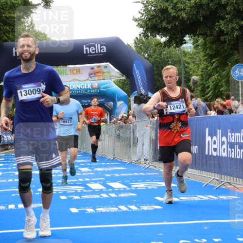 29.06.2025 - hella hamburg halbmarathon Strokosch-Dieckow http://msf.ph/oto/8447633 29.06.2025 10:48:51 Ziel 1094, 1381, 1452, 1884, 1892, 2260, 3213, 3985, 7067, 8889, 9482, 9661, 11519, 12421, 12533, 12534, 13009, 13183, 13976, 15309, 16653, 17007, 18873 meine-sportfotos.de