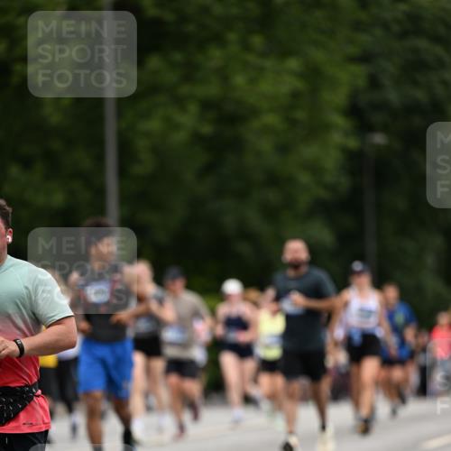 29.06.2025 - hella hamburg halbmarathon Dr. Thomas Lammeyer http://msf.ph/oto/8447641 29.06.2025 10:58:41 Kennedybrücke 2372, 2600, 2761, 3187, 3249, 3364, 4039, 4323, 4685, 4720, 4838, 5309, 5856, 5933, 6468, 6583, 6987, 7614, 7670, 7874, 7946, 7986, 9130, 9503, 9771, 10207, 11354 meine-sportfotos.de