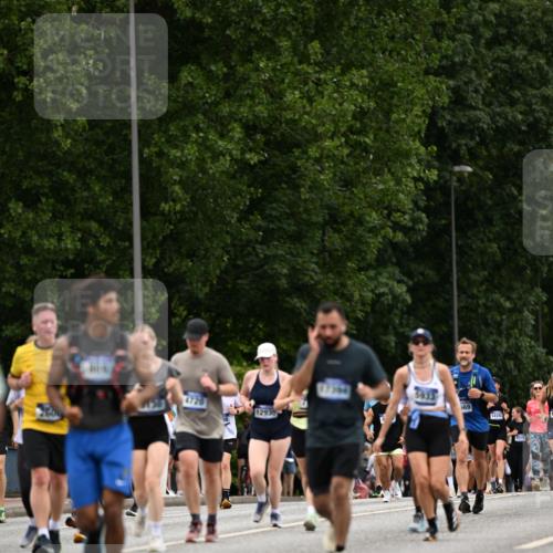 29.06.2025 - hella hamburg halbmarathon Dr. Thomas Lammeyer http://msf.ph/oto/8447666 29.06.2025 10:58:41 Kennedybrücke 2372, 2600, 2761, 3187, 3249, 3364, 4039, 4323, 4685, 4720, 4838, 5309, 5856, 5933, 6468, 6583, 6987, 7614, 7670, 7874, 7946, 7986, 9130, 9503, 9771, 10207, 11354 meine-sportfotos.de