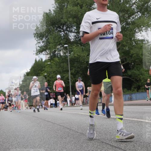 29.06.2025 - hella hamburg halbmarathon Luisa Fischer http://msf.ph/oto/8447669 29.06.2025 10:29:55 Kennedybrücke 10104, 1300, 2306, 2775, 4267, 4268, 4315, 4844, 5494, 6905, 8306, 8674, 8942, 9811, 10104 meine-sportfotos.de