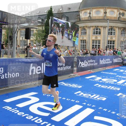 29.06.2025 - hella hamburg halbmarathon Michael Strokosch http://msf.ph/oto/8447674 29.06.2025 10:28:25 Ziel 3075, 12529, 14140, 16711 meine-sportfotos.de