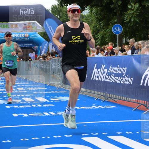 29.06.2025 - hella hamburg halbmarathon Strokosch-Dieckow http://msf.ph/oto/8447675 29.06.2025 10:39:04 Ziel 1164, 1445, 1803, 2262, 3136, 3282, 4359, 4759, 6682, 6686, 6687, 11447, 11619, 12137, 15556, 15561, 15873, 16656, 16820, 18149, 18547, 18734, 19151 meine-sportfotos.de