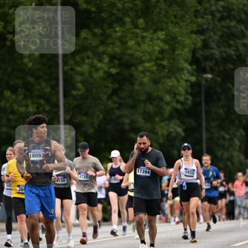 29.06.2025 - hella hamburg halbmarathon Dr. Thomas Lammeyer http://msf.ph/oto/8447679 29.06.2025 10:58:41 Kennedybrücke 2372, 2600, 2761, 3187, 3249, 3364, 4039, 4323, 4685, 4720, 4838, 5309, 5856, 5933, 6468, 6583, 6987, 7614, 7670, 7874, 7946, 7986, 9130, 9503, 9771, 10207, 11354 meine-sportfotos.de