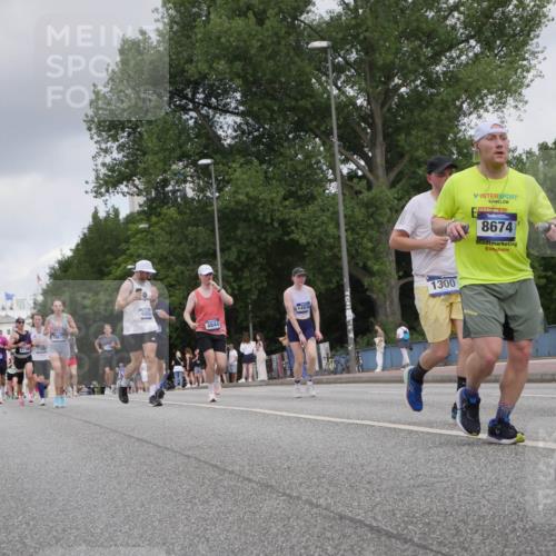 29.06.2025 - hella hamburg halbmarathon Luisa Fischer http://msf.ph/oto/8447689 29.06.2025 10:29:56 Kennedybrücke 27, 18976, 6905, 14930, 4844, 1300, 8674, 1300, 2306, 2775, 4268, 4315, 4844, 5494, 6905, 7929, 8306, 8674, 8942, 9811, 10104 meine-sportfotos.de