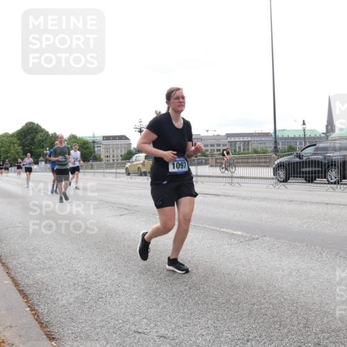29.06.2025 - hella hamburg halbmarathon Lena Gebhardt http://msf.ph/oto/8447707 29.06.2025 10:30:18 Lombardsbrücke 8941, 1097, 1097, 1547, 1647, 1694, 2302, 2754, 2755, 2901, 3443, 3573, 3613, 4575, 4580, 4819, 5063, 5322, 6344, 6598, 6616, 6626, 8792, 8941, 9095, 10162, 10880, 12305, 12349, 12350, 12460, 12461, 12504, 12537, 12687, 12688, 12710, 13031, 13418, 14304, 14421, 15757, 15789, 15938, 16182, 16504, 16601, 16604, 16735, 16769, 16864, 17529, 18046, 18503, 18671 meine-sportfotos.de