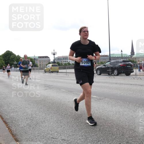 29.06.2025 - hella hamburg halbmarathon Lena Gebhardt http://msf.ph/oto/8447724 29.06.2025 10:30:18 Lombardsbrücke 8941, 1097, 1097, 1547, 1647, 1694, 2302, 2754, 2755, 2901, 3443, 3573, 3613, 4575, 4580, 4819, 5063, 5322, 6344, 6598, 6616, 6626, 8792, 8941, 9095, 10162, 10880, 12305, 12349, 12350, 12460, 12461, 12504, 12537, 12687, 12688, 12710, 13031, 13418, 14304, 14421, 15757, 15789, 15938, 16182, 16504, 16601, 16604, 16735, 16769, 16864, 17529, 18046, 18503, 18671 meine-sportfotos.de