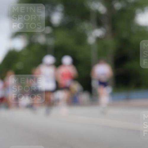 29.06.2025 - hella hamburg halbmarathon Luisa Fischer http://msf.ph/oto/8447729 29.06.2025 10:29:57 Kennedybrücke 1300, 2306, 2775, 4844, 6905, 7929, 8306, 8674, 8942, 9811, 10104 meine-sportfotos.de