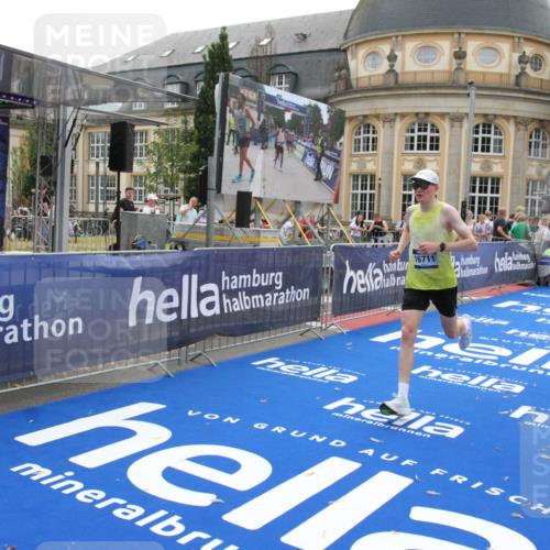 29.06.2025 - hella hamburg halbmarathon Michael Strokosch http://msf.ph/oto/8447740 29.06.2025 10:28:27 Ziel 3075, 5328, 12529, 14140, 16711 meine-sportfotos.de