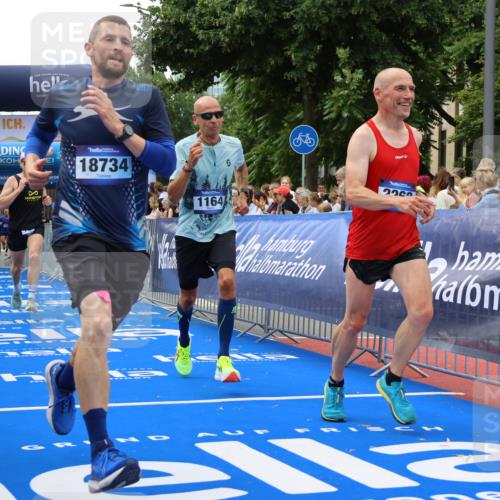 29.06.2025 - hella hamburg halbmarathon Strokosch-Dieckow http://msf.ph/oto/8447748 29.06.2025 10:39:03 Ziel 1164, 1445, 1803, 2262, 3136, 4359, 4759, 6682, 6686, 6687, 11447, 11619, 12137, 15556, 15561, 15873, 16656, 16820, 18149, 18547, 18734, 19151 meine-sportfotos.de