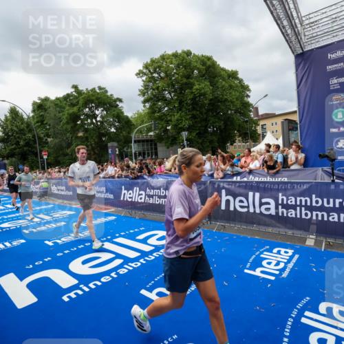29.06.2025 - hella hamburg halbmarathon Zöllner http://msf.ph/oto/8447749 29.06.2025 10:58:11 Ziel 1563, 1611, 2907, 4319, 4426, 6892, 8290, 10408, 13666, 15125, 15189 meine-sportfotos.de