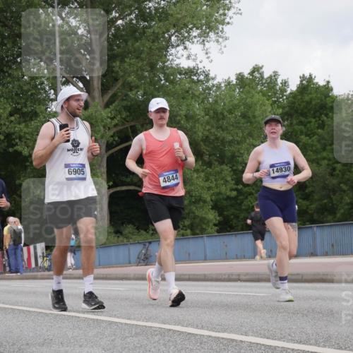 29.06.2025 - hella hamburg halbmarathon Luisa Fischer http://msf.ph/oto/8447765 29.06.2025 10:30:00 Kennedybrücke 18976, 7929, 6905, 4844, 14930, 1300, 2306, 2775, 4844, 6625, 6905, 7929, 8306, 8674 meine-sportfotos.de
