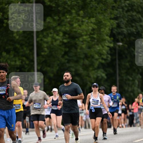 29.06.2025 - hella hamburg halbmarathon Dr. Thomas Lammeyer http://msf.ph/oto/8447768 29.06.2025 10:58:42 Kennedybrücke 2372, 2600, 2761, 3187, 3249, 3364, 4039, 4323, 4685, 4720, 4838, 5309, 5815, 5856, 5933, 6468, 6583, 6987, 7614, 7670, 7874, 7946, 7986, 9130, 9503, 10207, 11354 meine-sportfotos.de