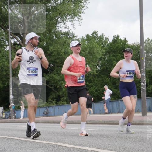 29.06.2025 - hella hamburg halbmarathon Luisa Fischer http://msf.ph/oto/8447776 29.06.2025 10:30:00 Kennedybrücke 18976, 29, 6905, 4844, 14930, 1300, 2306, 2775, 4844, 6625, 6905, 7929, 8306, 8674 meine-sportfotos.de