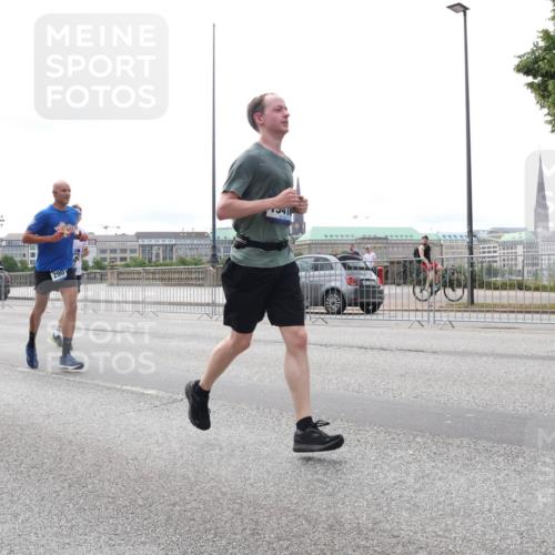 29.06.2025 - hella hamburg halbmarathon Lena Gebhardt http://msf.ph/oto/8447803 29.06.2025 10:30:20 Lombardsbrücke 290, 0418, 1097, 1547, 1647, 1694, 2754, 2755, 2901, 3443, 3573, 3613, 4575, 4580, 4819, 5063, 5322, 6344, 6598, 6616, 6626, 8792, 8941, 10162, 10880, 12305, 12349, 12350, 12460, 12461, 12504, 12537, 12687, 12688, 12710, 13031, 13418, 14304, 14421, 15757, 15789, 15938, 16182, 16504, 16601, 16604, 16735, 16769, 16791, 16864, 17529, 18046, 18503, 18671 meine-sportfotos.de