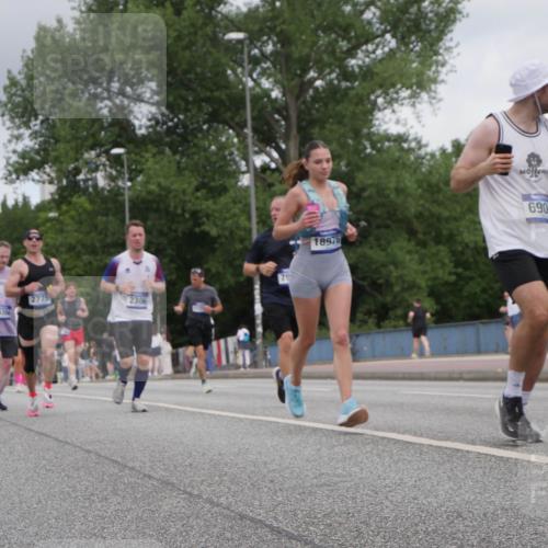 29.06.2025 - hella hamburg halbmarathon Luisa Fischer http://msf.ph/oto/8447804 29.06.2025 10:30:02 Kennedybrücke 14356, 2775, 2306, 79, 18975, 6905, 1300, 2306, 2775, 4844, 6625, 6905, 7929, 8674 meine-sportfotos.de