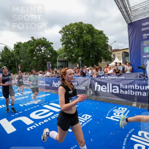 29.06.2025 - hella hamburg halbmarathon Zöllner http://msf.ph/oto/8447819 29.06.2025 10:58:12 Ziel 1563, 1611, 2907, 4319, 4426, 6892, 8290, 10408, 13666, 15125, 15189 meine-sportfotos.de
